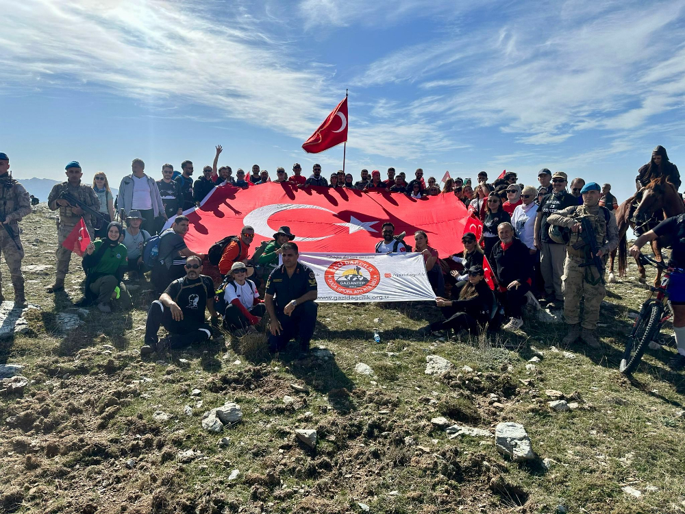 Cumhuriyetin Yüzüncü yılına yakışır kamp