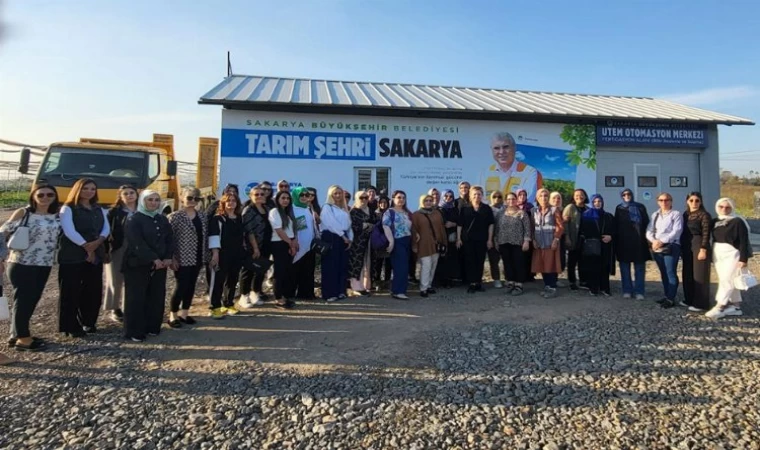 Girişimci kadınlar çift katlı otobüsle Sakarya’yı gezdi