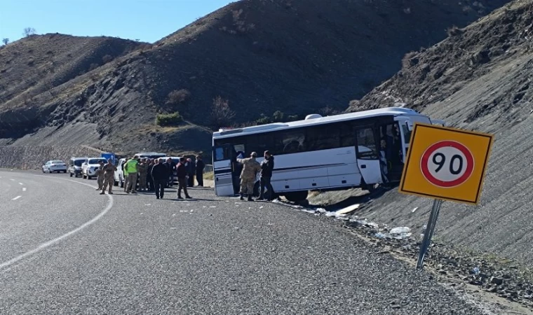 Bingöl’de midibüs kazası: 27 yaralı!