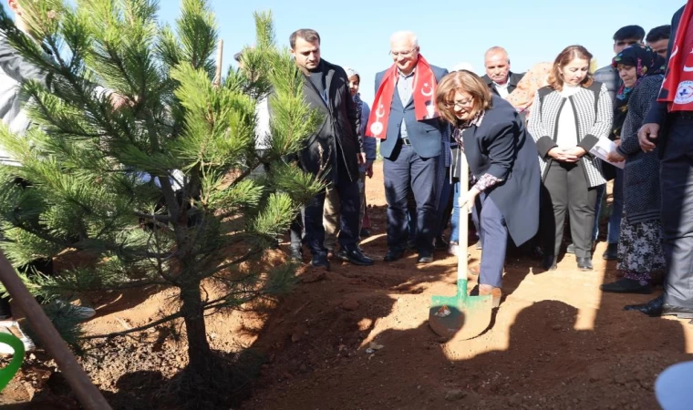 Büyükşehir ağaç dikimi yaptı