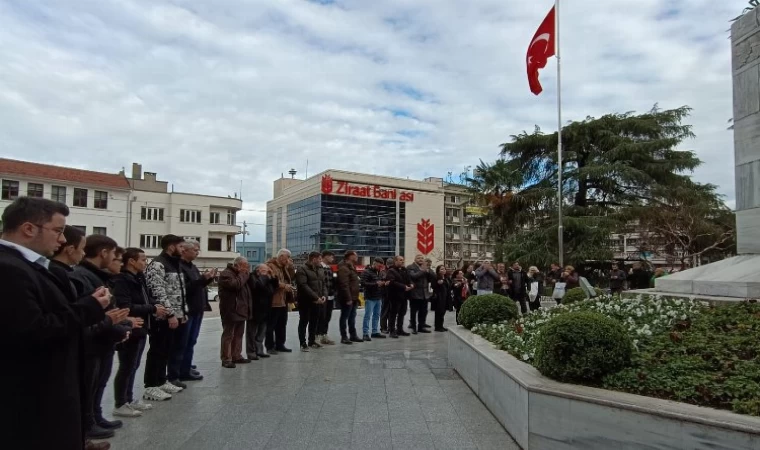 Zafer Partisi, şehitleri dualarla andı