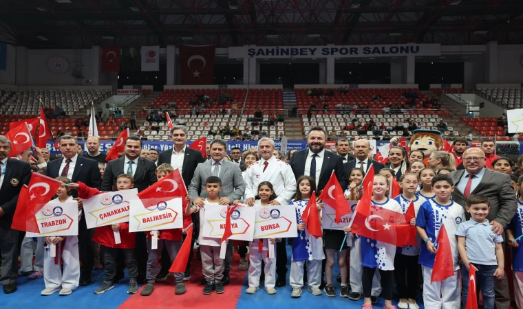 Şahinbey minik karatecileri ağırladı