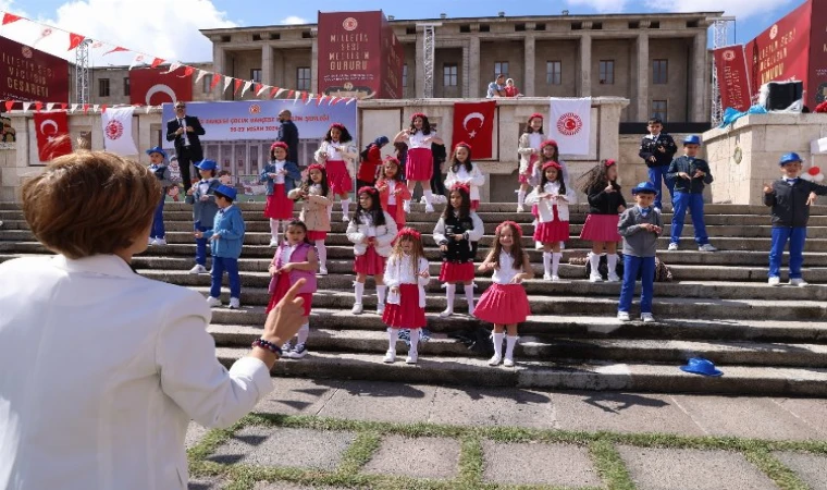 TBMM’de çocuk coşkusu sürüyor