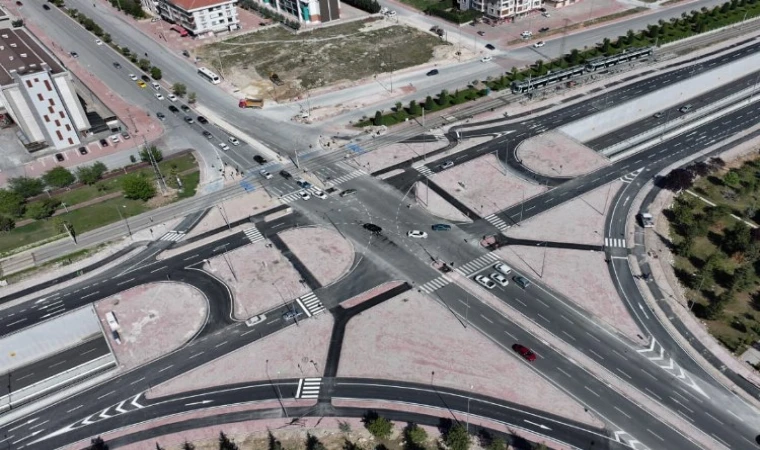 Konya’da köprülü kavşağın üst tarafı hizmete girdi