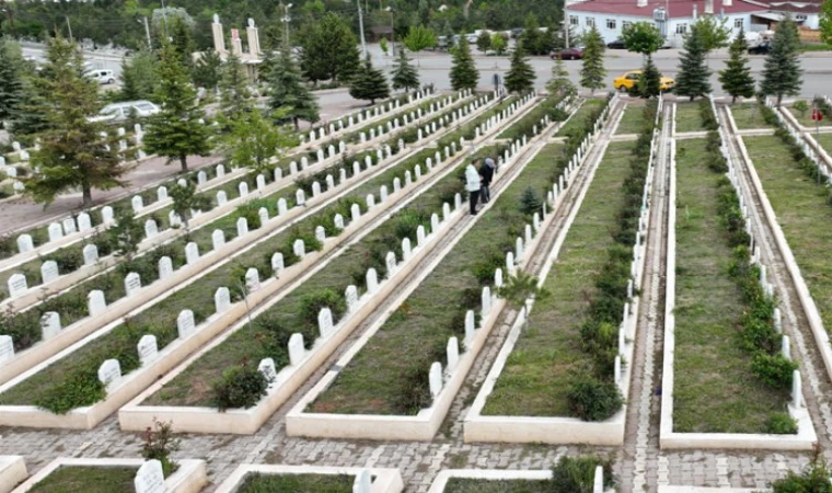 Sivas’ta mezarlıklarda kapsamlı temizlik 