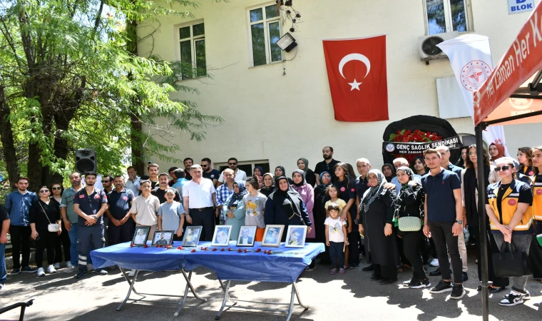 Görev şehidi sağlık personelleri unutulmadı