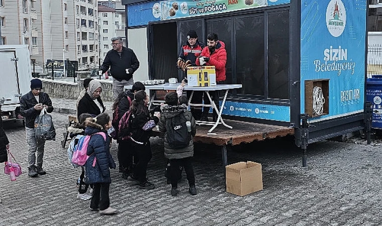 Nevşehir Belediyesi’nin Poğaça ve Süt İkramı Sürüyor