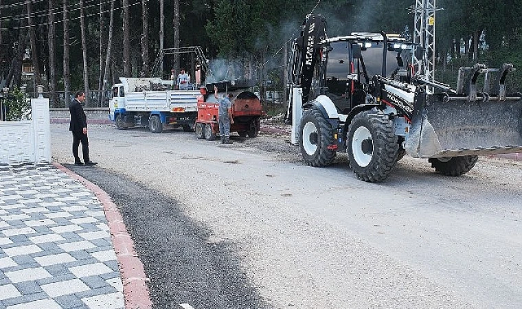 Kemer’de tahrip olan yollarda çalışmalar sürüyor