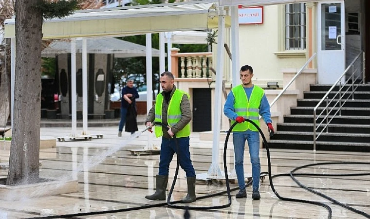 Narlıdere Belediyesi’nden Camilerde Titiz Temizlik Çalışması